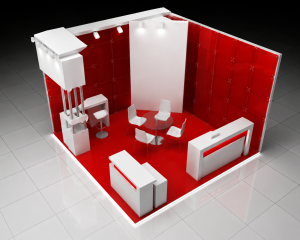 Uno stand espositivo moderno con pareti e pavimento rossi, banconi bianchi, un tavolo rotondo con quattro sedie e faretti fissati al soffitto, il tutto su una superficie piastrellata e riflettente.
