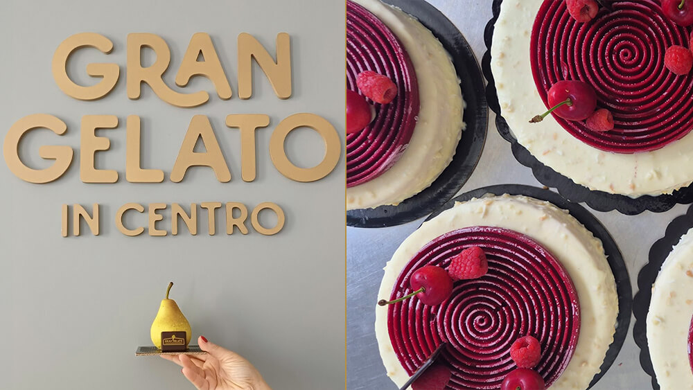 A sinistra: una mano regge un dolce giallo a forma di pera sotto un'insegna murale con la scritta «GRAN GELATO IN CENTRO». A destra: tre cheesecake guarnite con frutti di bosco, glassa rossa a spirale e frutta, viste dall'alto.